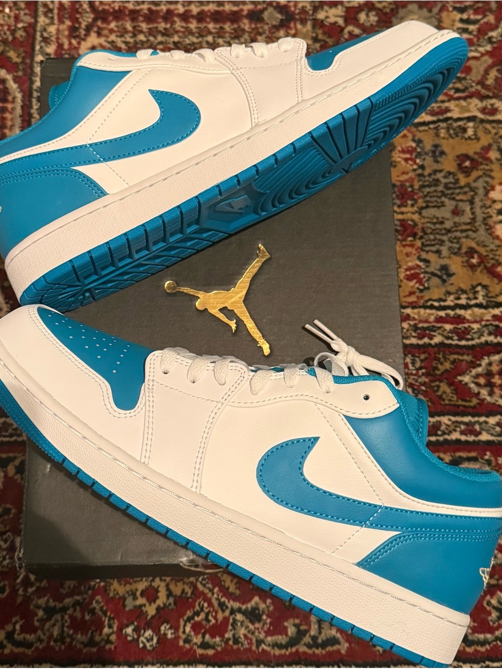 Jordan 1 Low Aquatone - Sneakers in White and Bright Blue